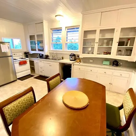 Your Hilo Homebase - Lovely 3 Bedroom In Heart Of Hilo With Ac! Exterior photo