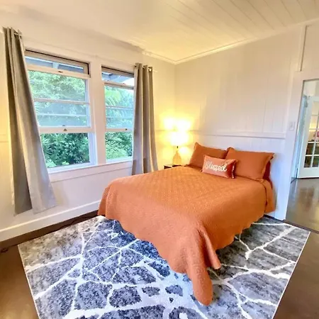 Your Hilo Homebase - Lovely 3 Bedroom In Heart Of Hilo With Ac! Exterior photo