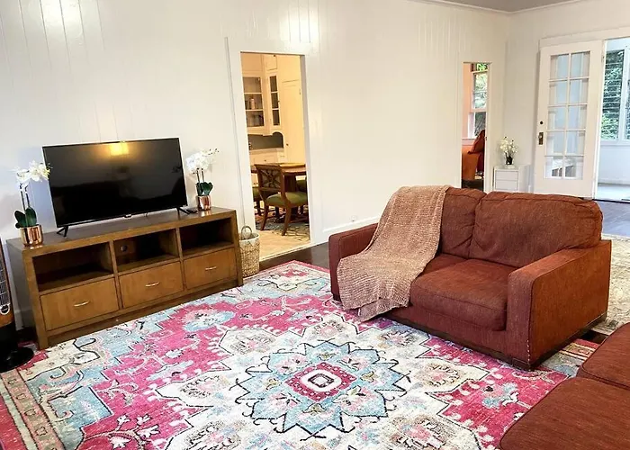 Your Hilo Homebase - Lovely 3 Bedroom In Heart Of Hilo With Ac!