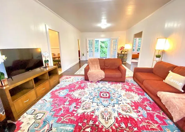 Your Hilo Homebase - Lovely 3 Bedroom In Heart Of Hilo With Ac!